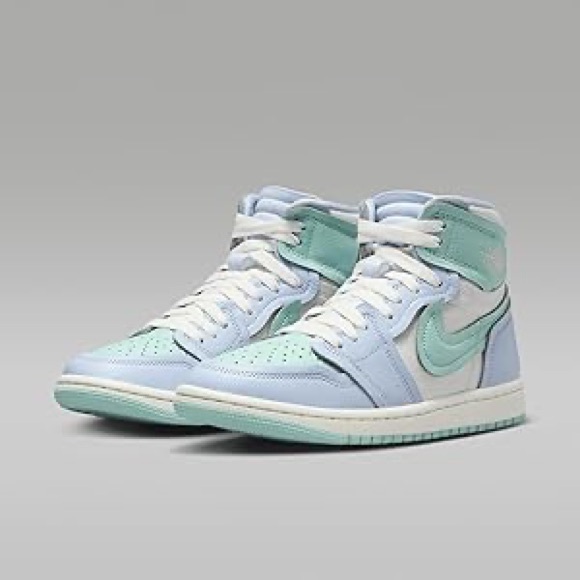 Nike WMNS Air Jordan 1 High Sneakers - Hydrogen Blue/Light Dew NEW size 9 - Picture 1 of 7
